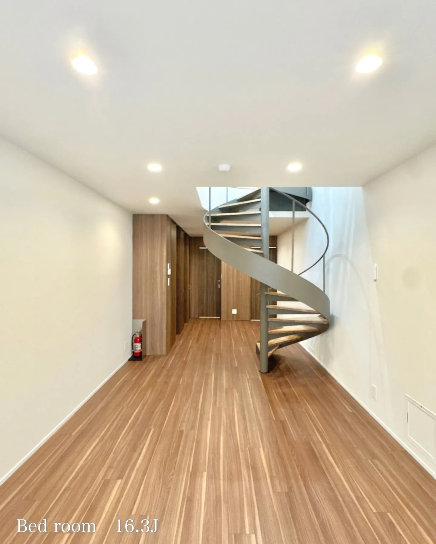 東京メトロ銀座線・千代田線・半蔵門線「表参道駅」徒歩8分、東...