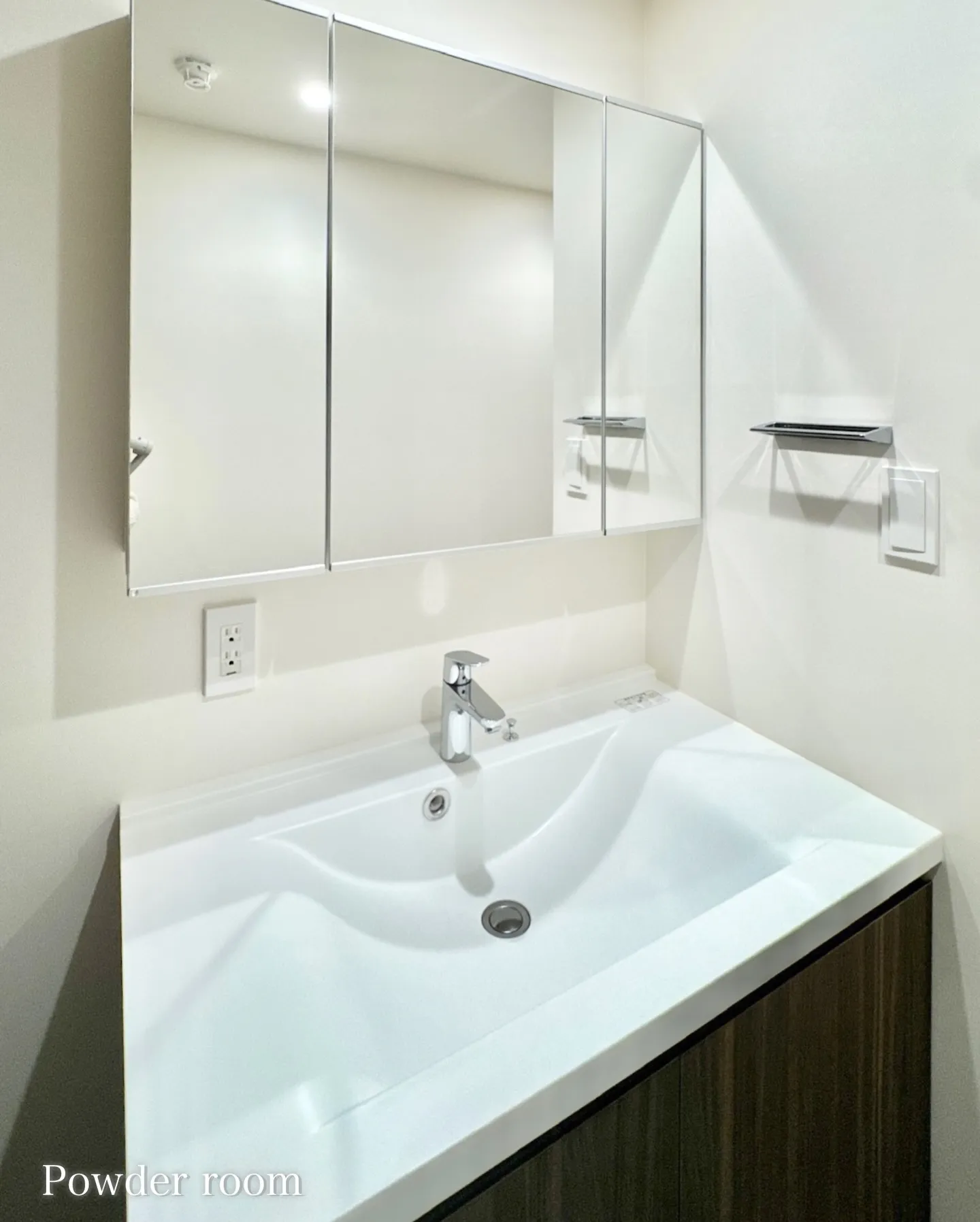 東京メトロ銀座線・千代田線・半蔵門線「表参道駅」徒歩8分、東...